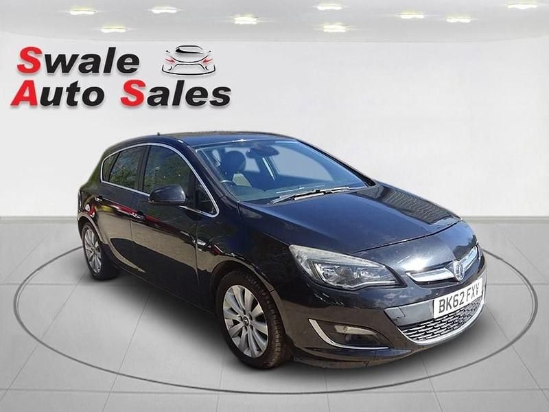 Second-hand Vauxhall Astra 165 CP (121 kW) 2012 Negru Hatchback
