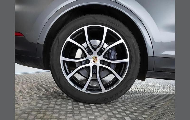 Used Porsche Cayenne 464 HP (341 kW) 2024 Grey SUV