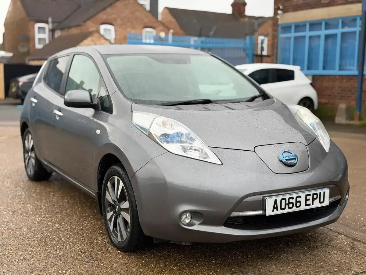 Used Nissan Leaf Tekna 80 kW (109 HP) 2016 Grey Hatchback