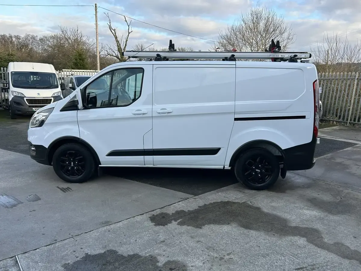 Used Ford Transit Custom 130 HP (95 kW) 2022 White Van
