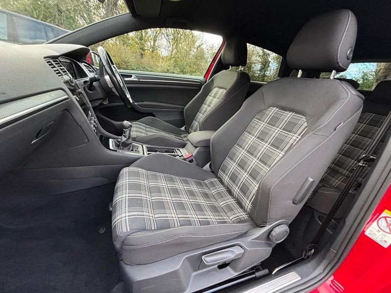 Used VW Golf VII GTD 184 HP (135 kW) 2017 Red Hatchback