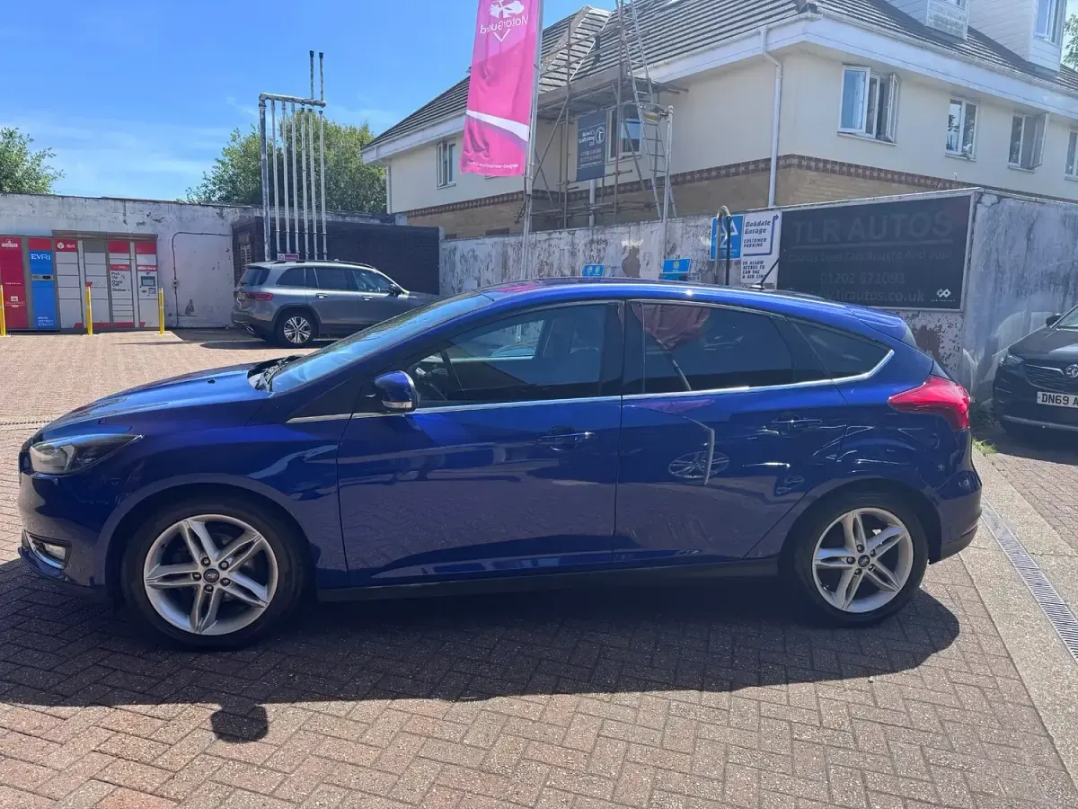 Used Ford Focus Titanium 2017 Blue Hatchback