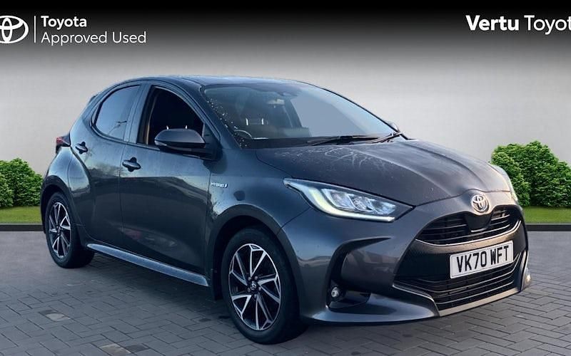 Used 2025 Toyota Yaris Hybrid Design Hatchback | £16,216 (Super price) - Image 1/4