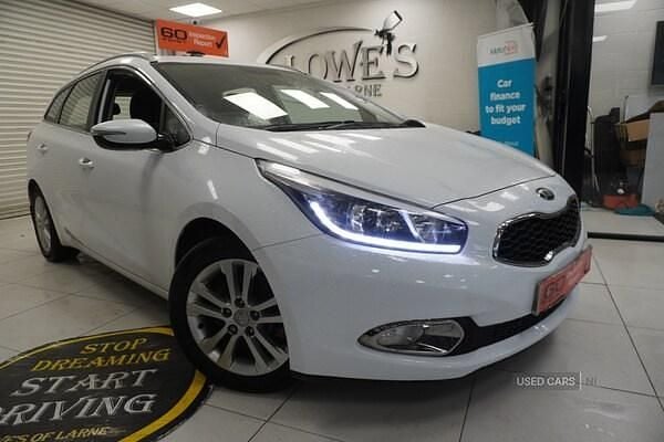 White Used 2014 Kia Ceed Hatchback | £5,995 (Expensive) - Image 1/4