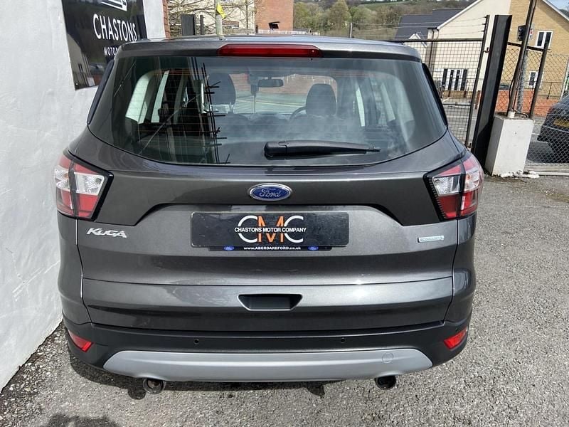 Usado Ford Kuga Zetec 120 HP (88 kW) 2017 Cinzento SUV