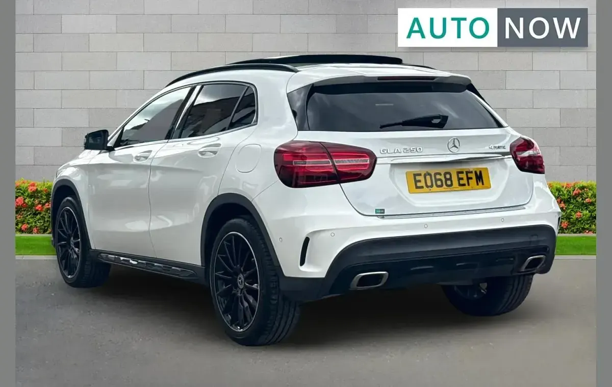 Used Mercedes GLA250 AMG Line Premium Plus 211 HP (155 kW) 2018 White SUV