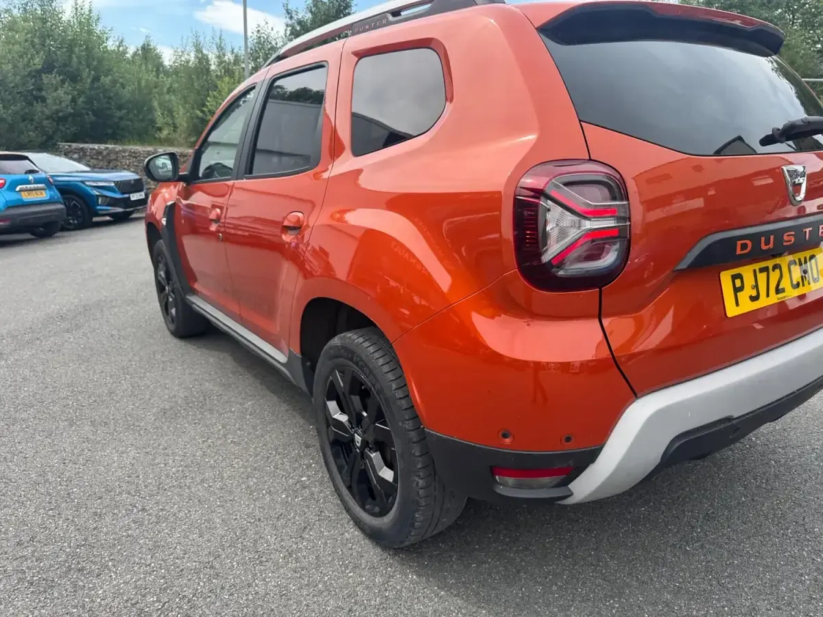 Used Dacia Duster Extreme 91 HP (66 kW) 2022 Orange SUV