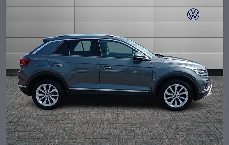 Usado VW T-Roc Style 150 HP (110 kW) 2022 Cinzento SUV