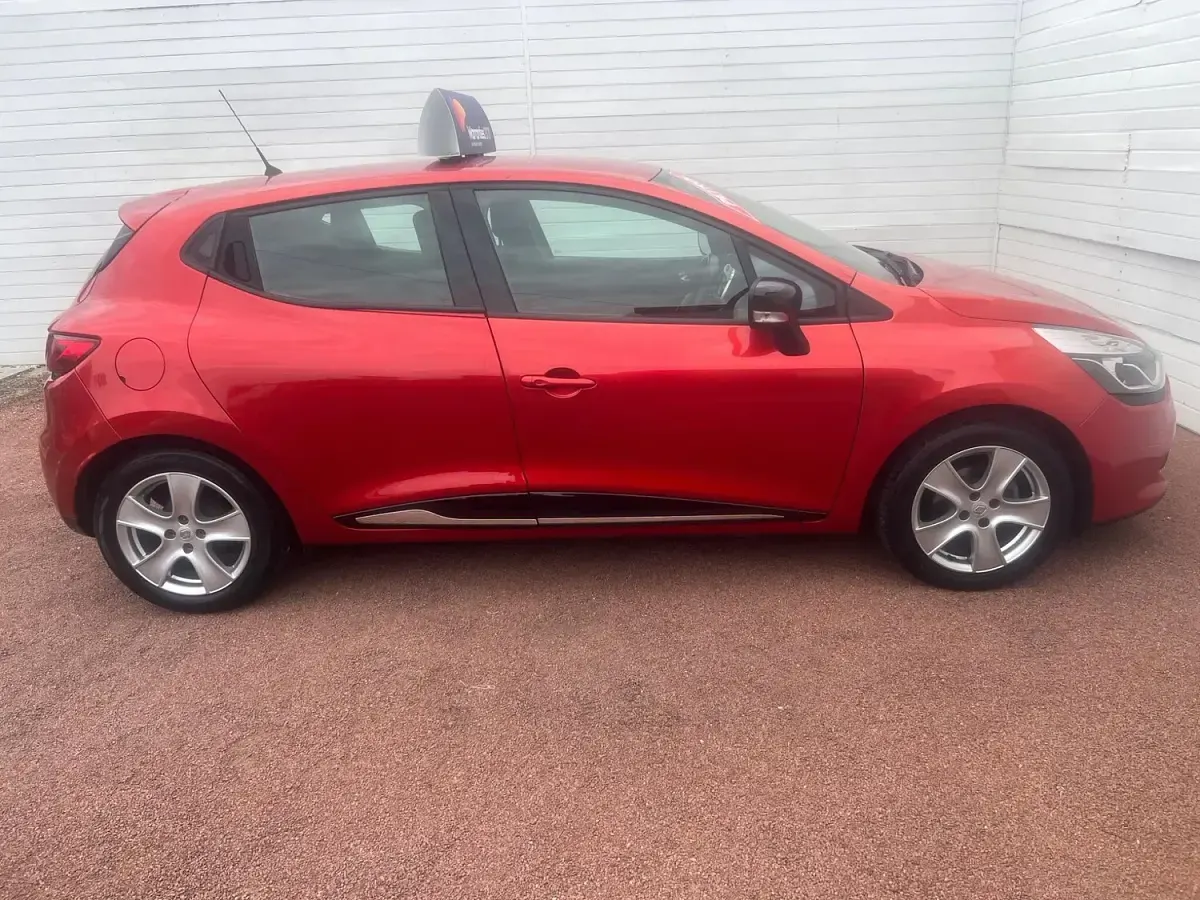 Used Renault Clio IV Dynamique 90 HP (66 kW) 2016 Red Hatchback