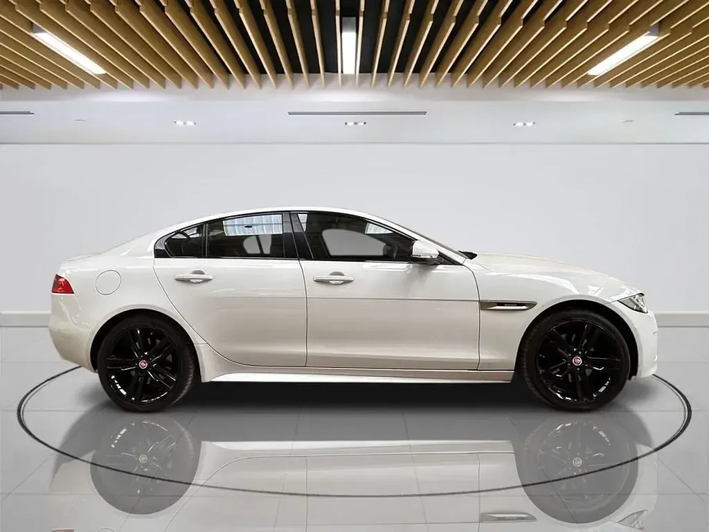 Used Jaguar XE R-Sport 240 HP (176 kW) 2017 White Sedan