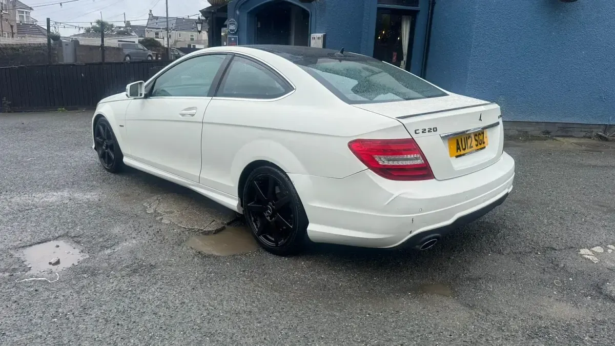 Used Mercedes C220 AMG 170 HP (125 kW) 2012 White Coupe