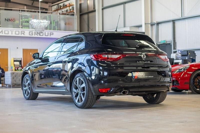 Used Renault Mégane IV Dynamique 130 HP (95 kW) 2016 Black Hatchback