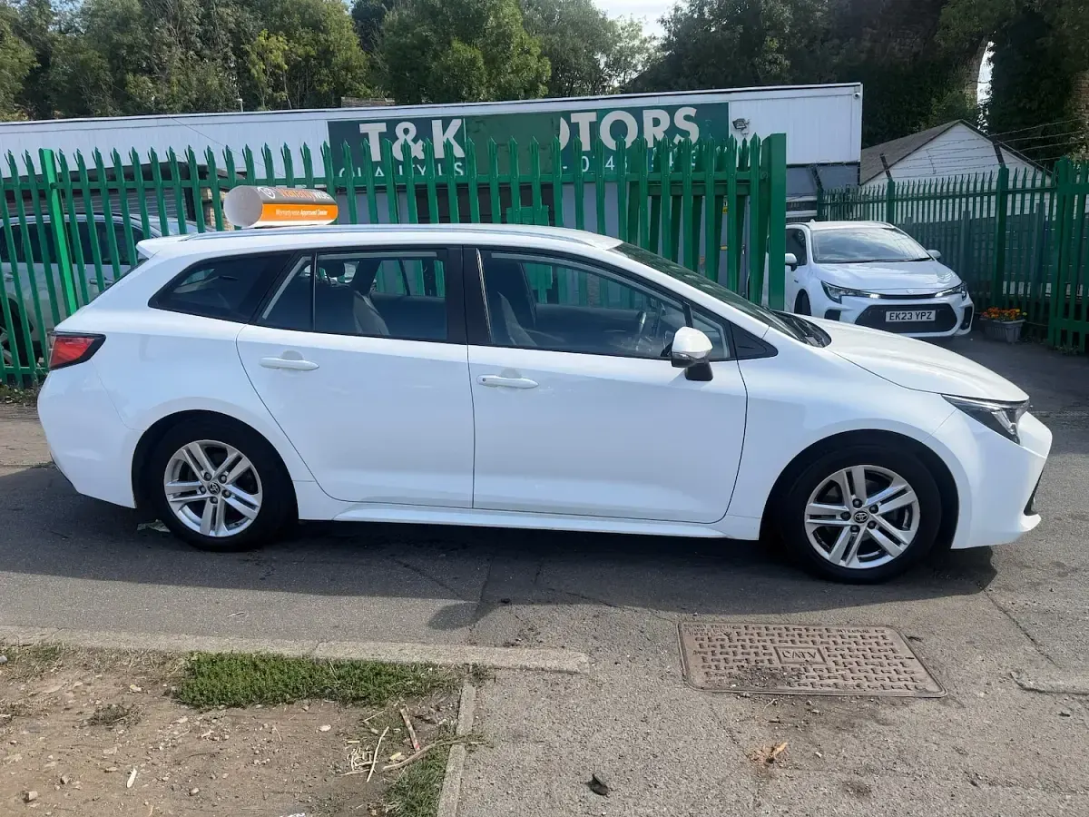 Used Toyota Corolla 120 HP (88 kW) 2022 White Estate