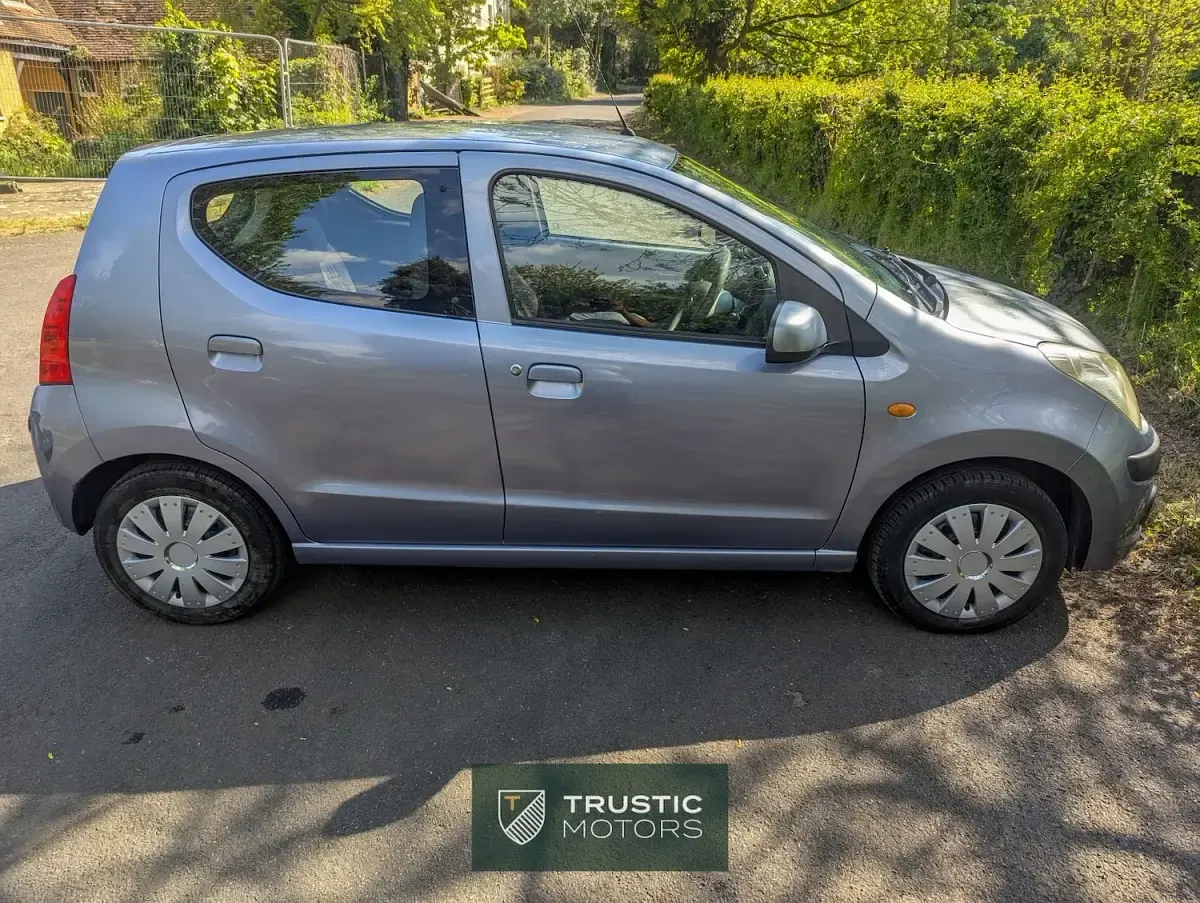 Used Nissan Pixo N-TEC 68 HP (50 kW) 2010 Grey Hatchback