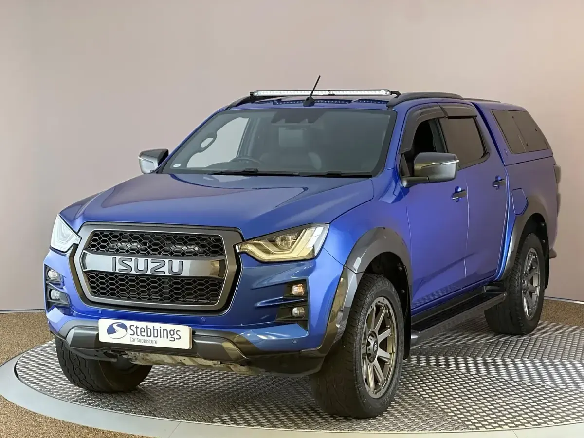 Used Isuzu D-Max 163 HP (119 kW) 2023 Blue Pickup
