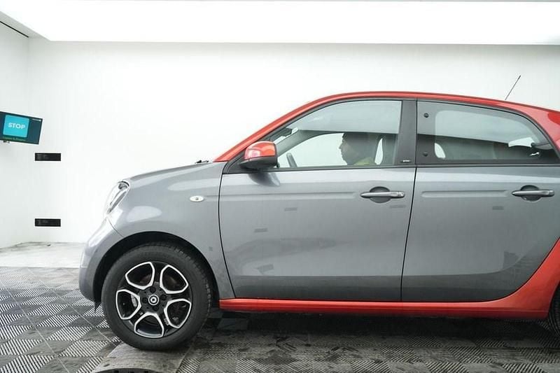 Used Smart ForFour Premium 71 HP (52 kW) 2017 Red Hatchback