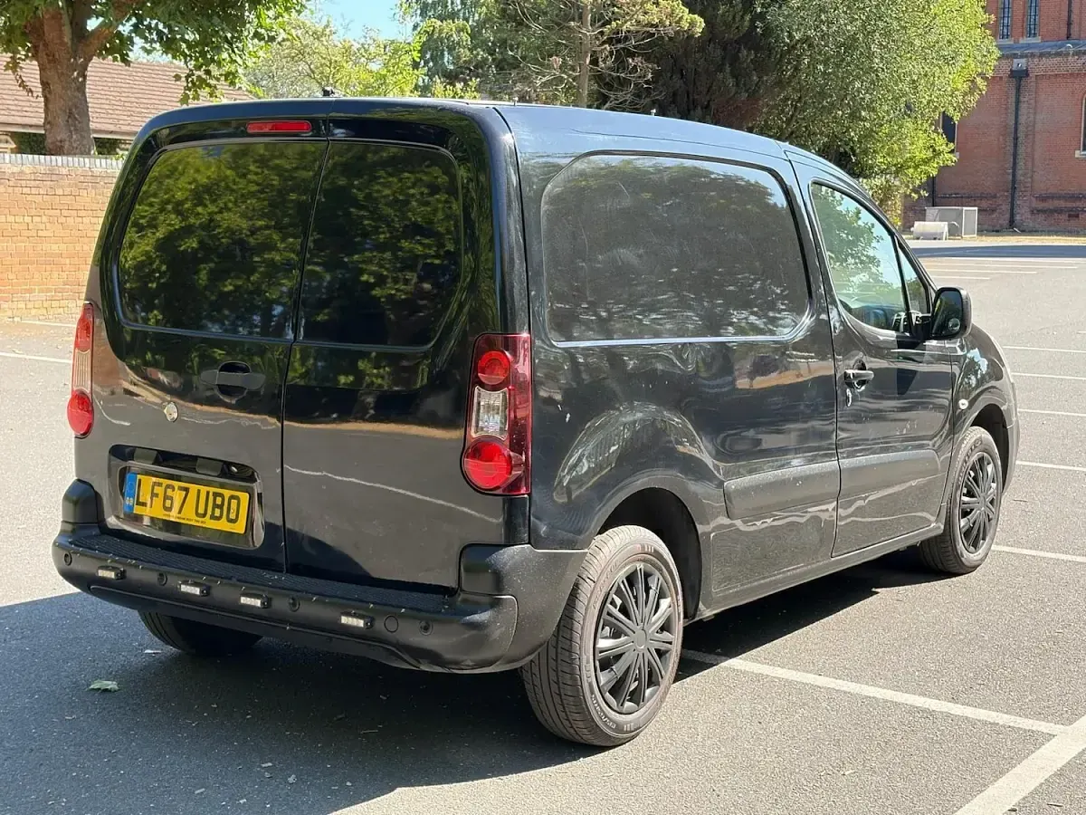 Used Citroën Berlingo 100 HP (73 kW) 2017 Black MPV