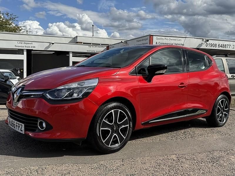 Flame red Used 2016 Renault Clio IV Dynamique Hatchback | £6,299 (Good price) - Image 1/4
