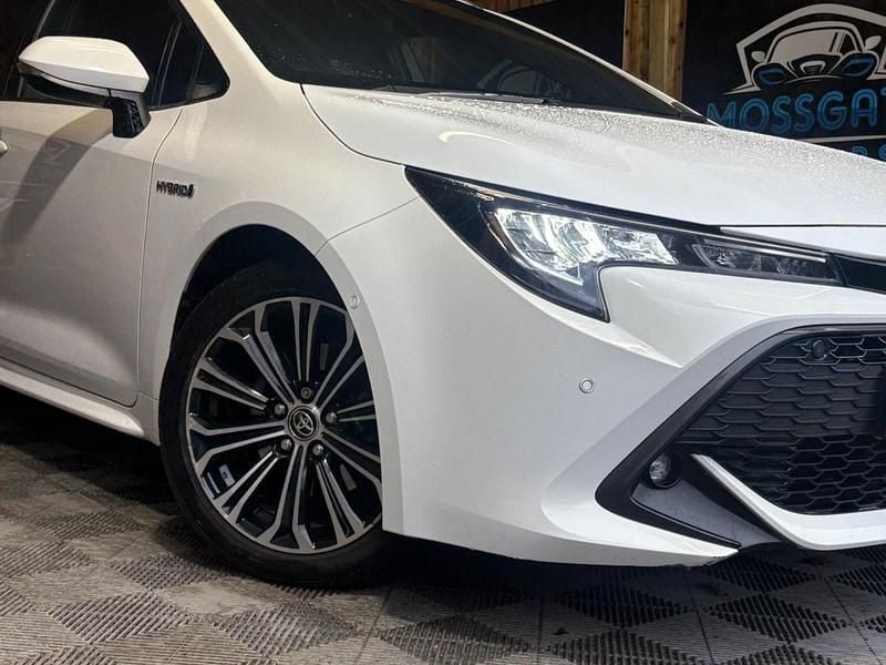 Used Toyota Corolla Design 184 HP (135 kW) 2020 White Estate