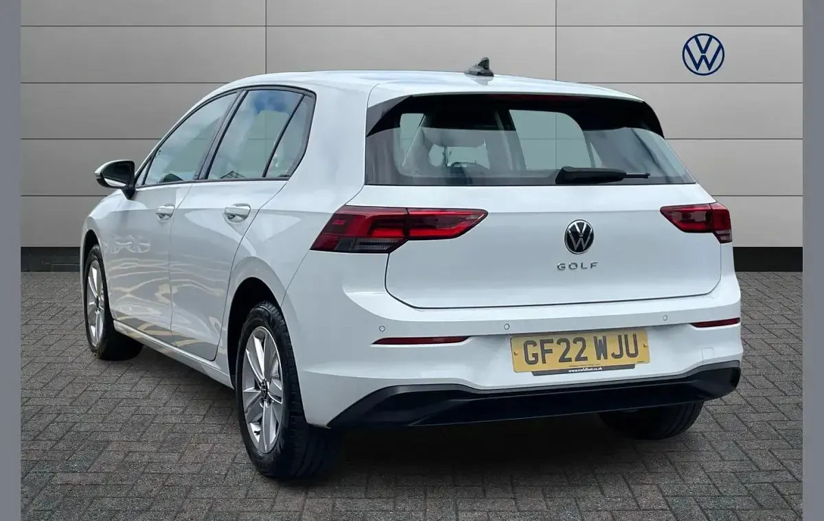 Used VW Golf VIII Life 110 HP (80 kW) 2022 White Hatchback