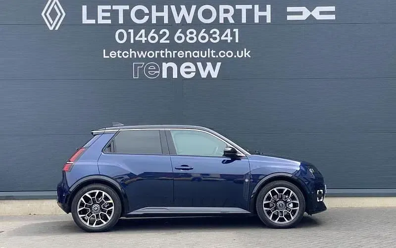 Used Renault 5 E-Tech Komfort 110 kW (150 HP) 2025 Hatchback