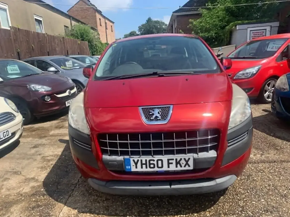 Used Peugeot 3008 Active 112 HP (82 kW) 2010 Red Estate