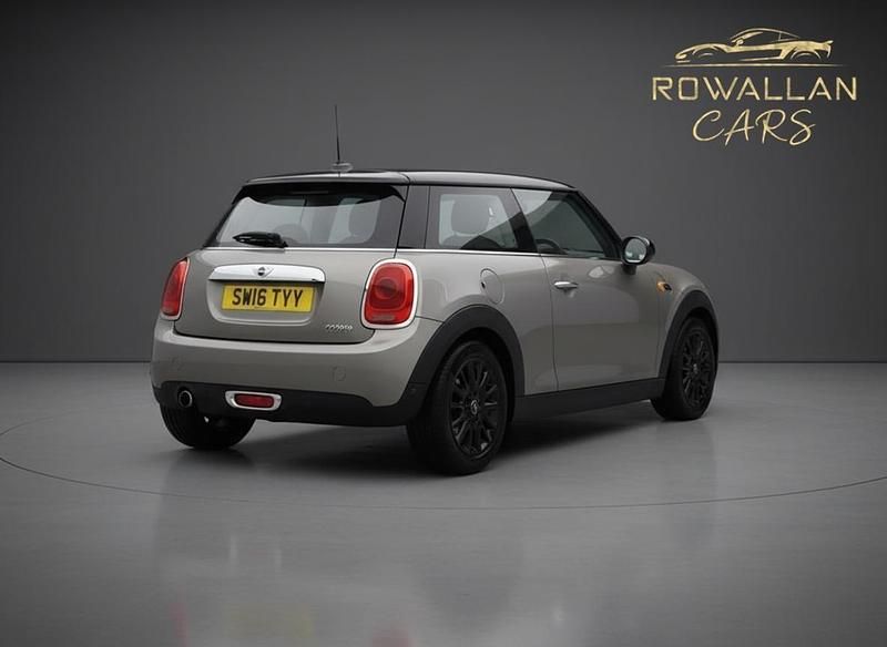 Używany Mini Cooper Hatch 2016 Srebrny Hatchback