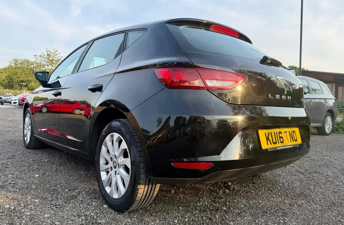 Used Seat Leon SE 110 HP (80 kW) 2016 Black Hatchback