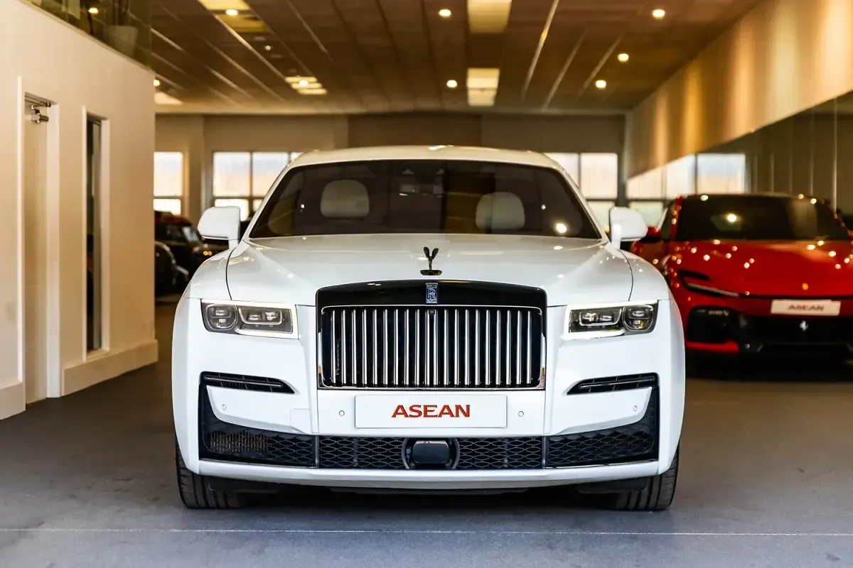 Used Rolls Royce Ghost 591 HP (434 kW) 2023 White Sedan