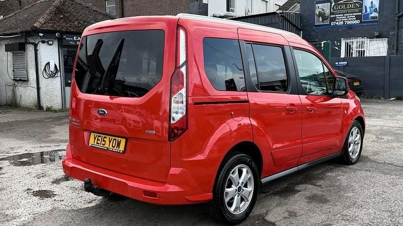 Used Ford Tourneo Connect Titanium 150 HP (110 kW) 2015 Red MPV