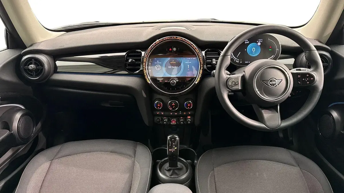 Used Mini Cooper Classic 134 HP (98 kW) 2023 White Hatchback