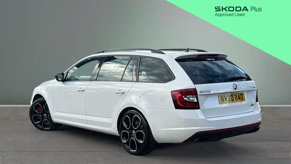 Used Skoda Octavia vRS 245 HP (180 kW) 2020 White Estate