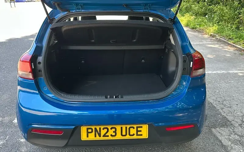 Used Kia Rio 84 HP (61 kW) 2022 Blue Hatchback