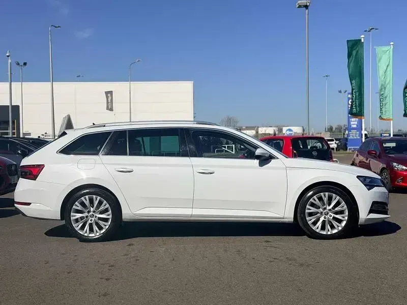 Usado Skoda Superb SE L 160 CV (117 kW) 2023 Blanco Familiar