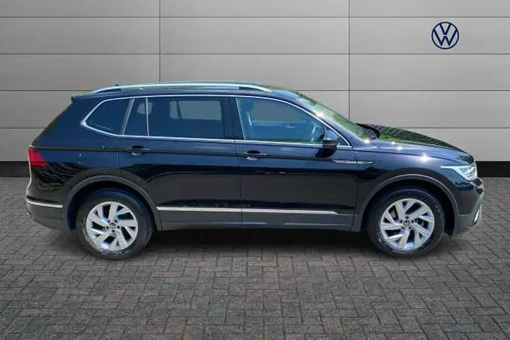 Used VW Tiguan Allspace Life 150 HP (110 kW) 2023 Black SUV