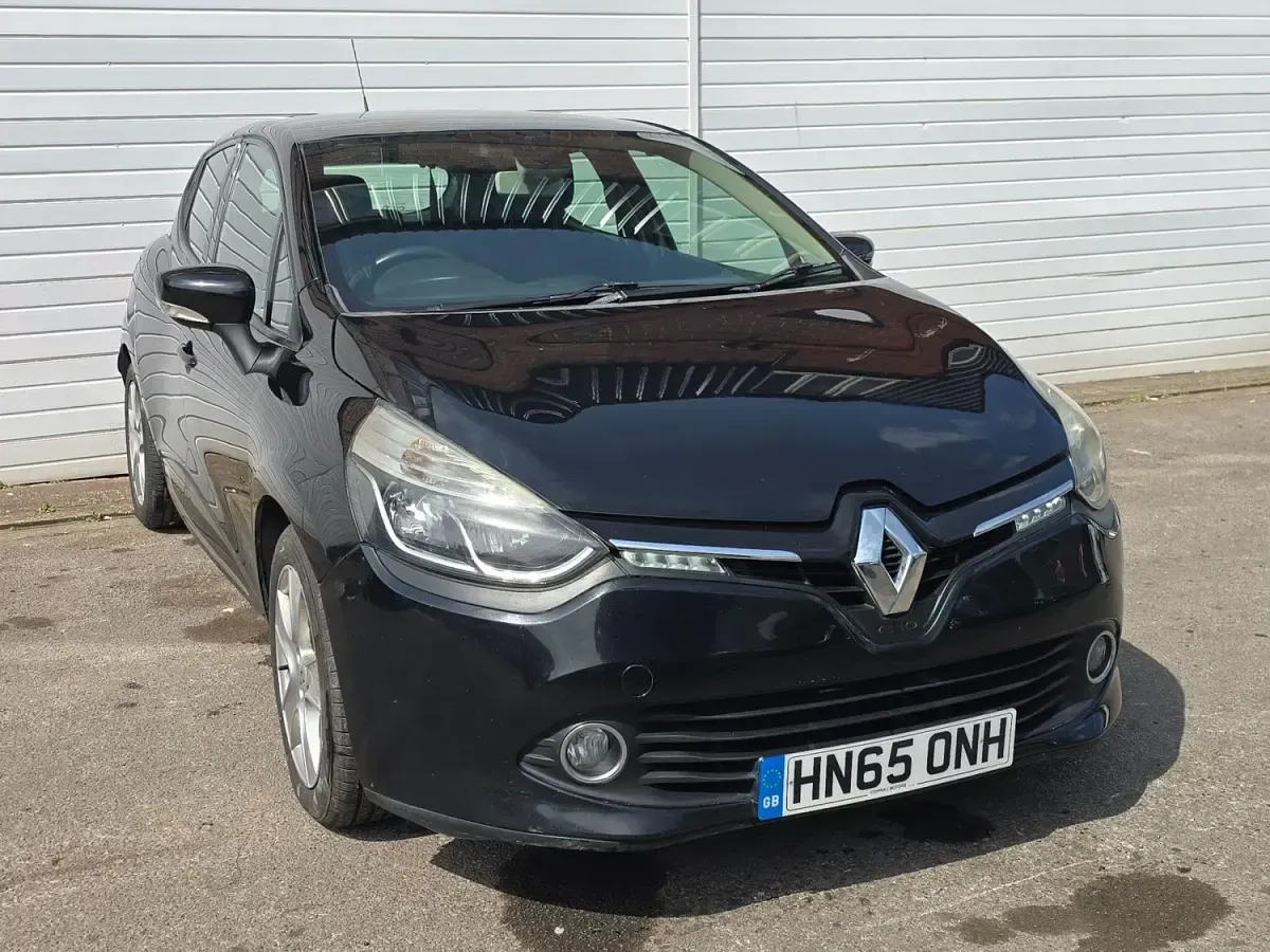 Begagnad Renault Clio IV Dynamique 75 HK (55 kW) 2015 Svart Halvkombi
