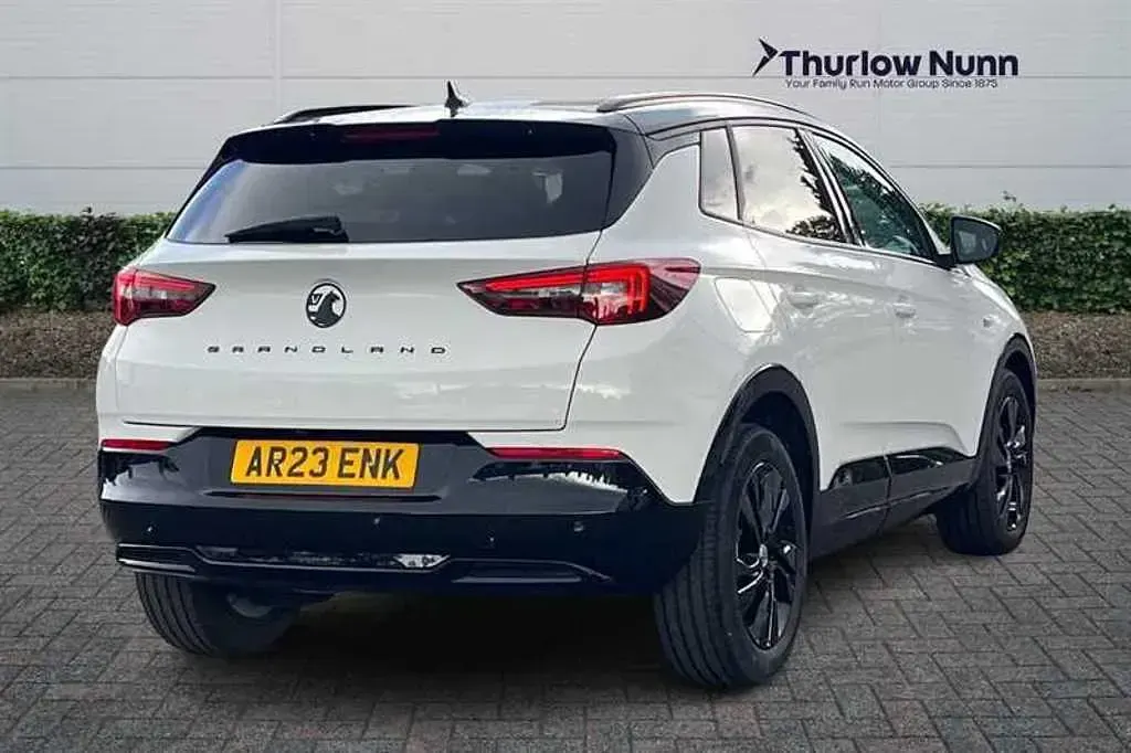 Used Vauxhall Grandland X S 131 HP (96 kW) 2023 Arctic white SUV