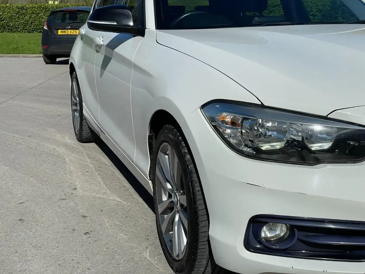 Begagnad BMW 116 Sport Line 2015 Vit Halvkombi