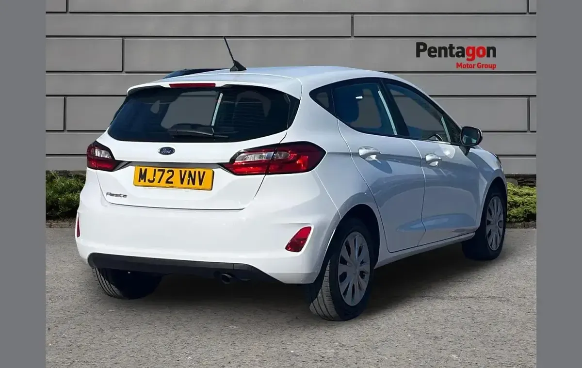 Usado Ford Fiesta Trend 99 CV (72 kW) 2022 Blanco Utilitario