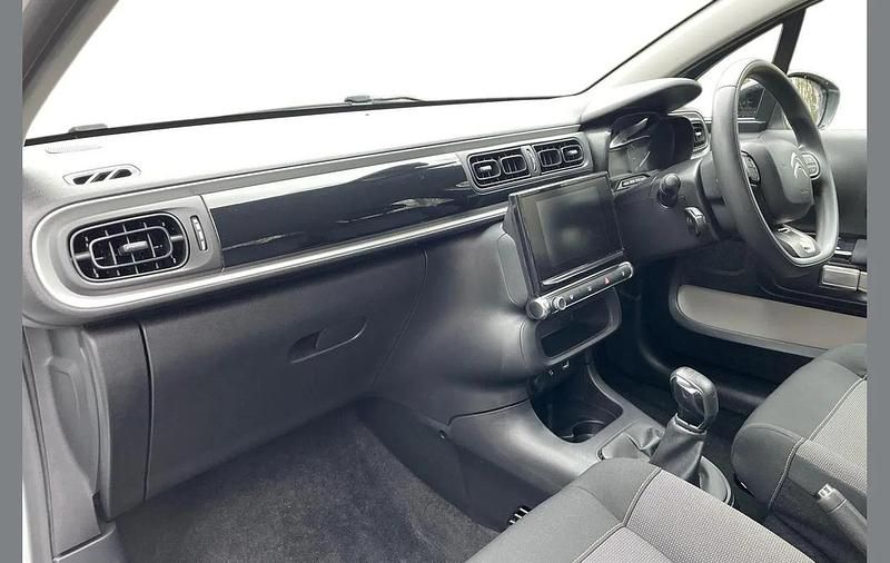 Used Citroën C3 Feel 80 HP (58 kW) 2018 White Hatchback