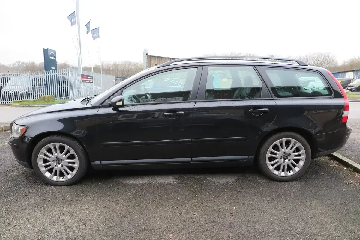Used Volvo V50 SE 125 HP (91 kW) 2006 Black Estate