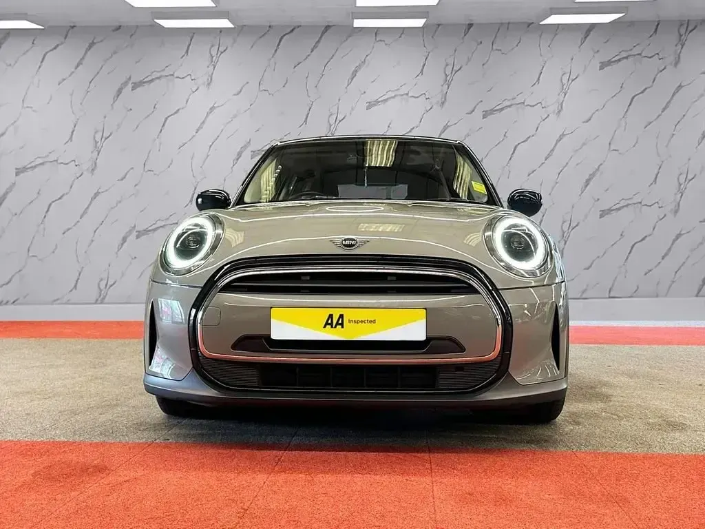 Begagnad Mini Cooper Classic 136 HK (100 kW) 2022 Grå Halvkombi