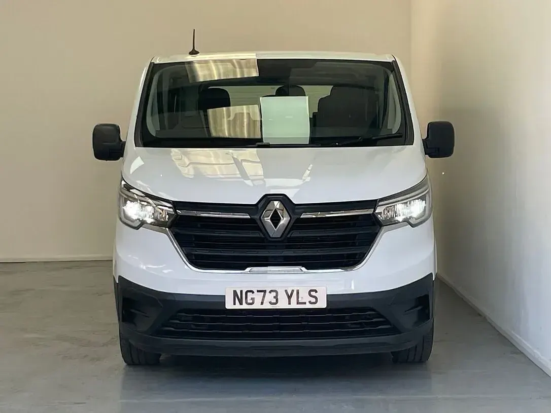 Used Renault Trafic Business 150 HP (110 kW) 2024 White MPV