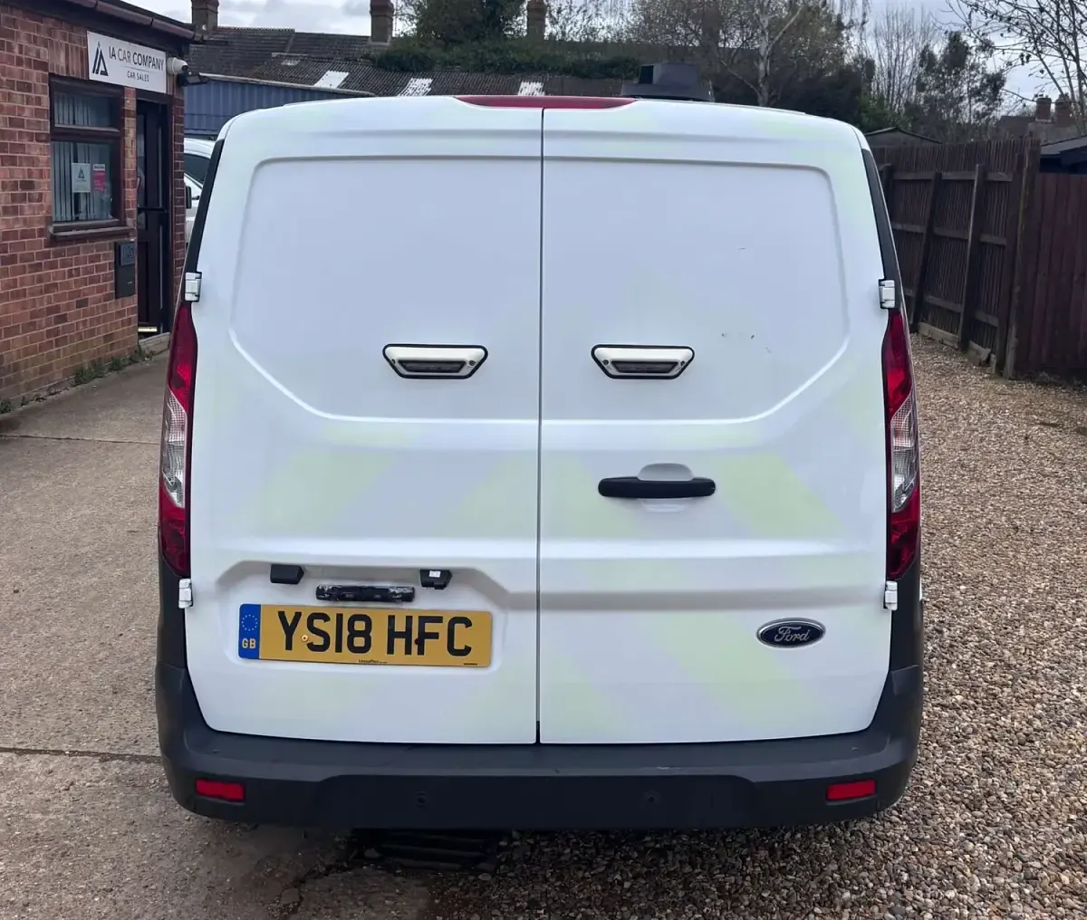 Used Ford Transit Connect 100 HP (73 kW) 2018 White MPV