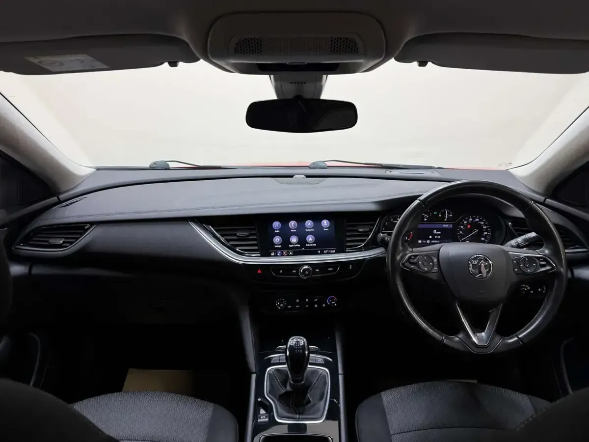Second-hand Vauxhall Insignia Design Edition 165 CP (121 kW) 2019 Roșu Hatchback