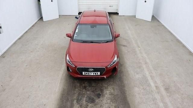 Used Hyundai i30 SE 120 HP (88 kW) 2017 Red Hatchback