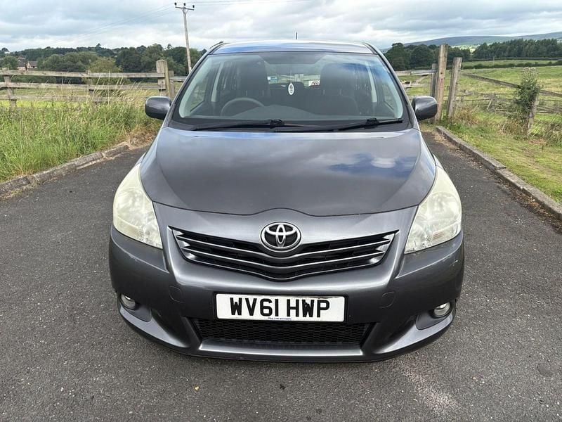 Used Toyota Verso 2011 Grey MPV