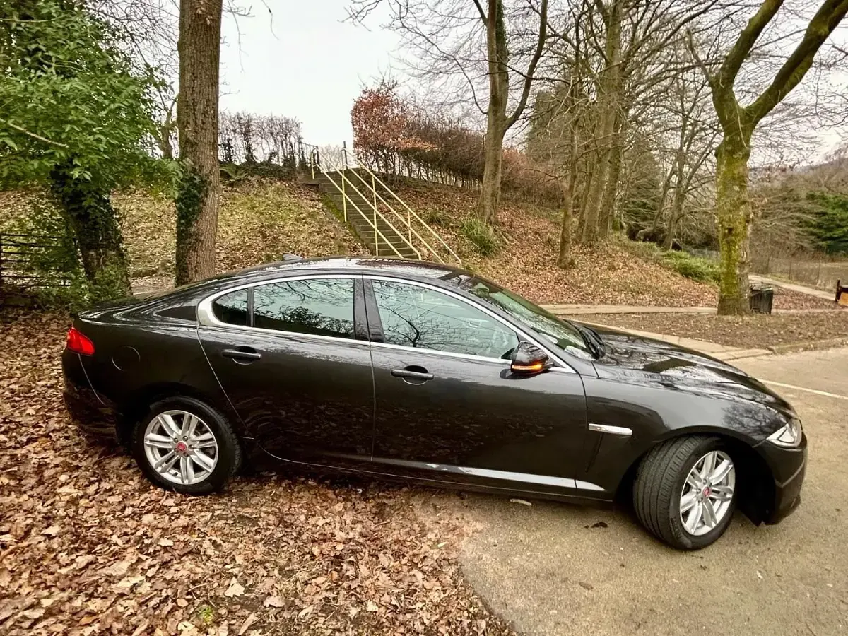 Begagnad Jaguar XF Luxury 2013 Grå Sedan