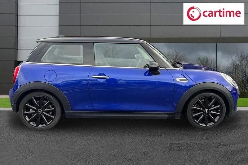 Begagnad Mini Cooper Classic 136 HK (100 kW) 2020 Blå Halvkombi