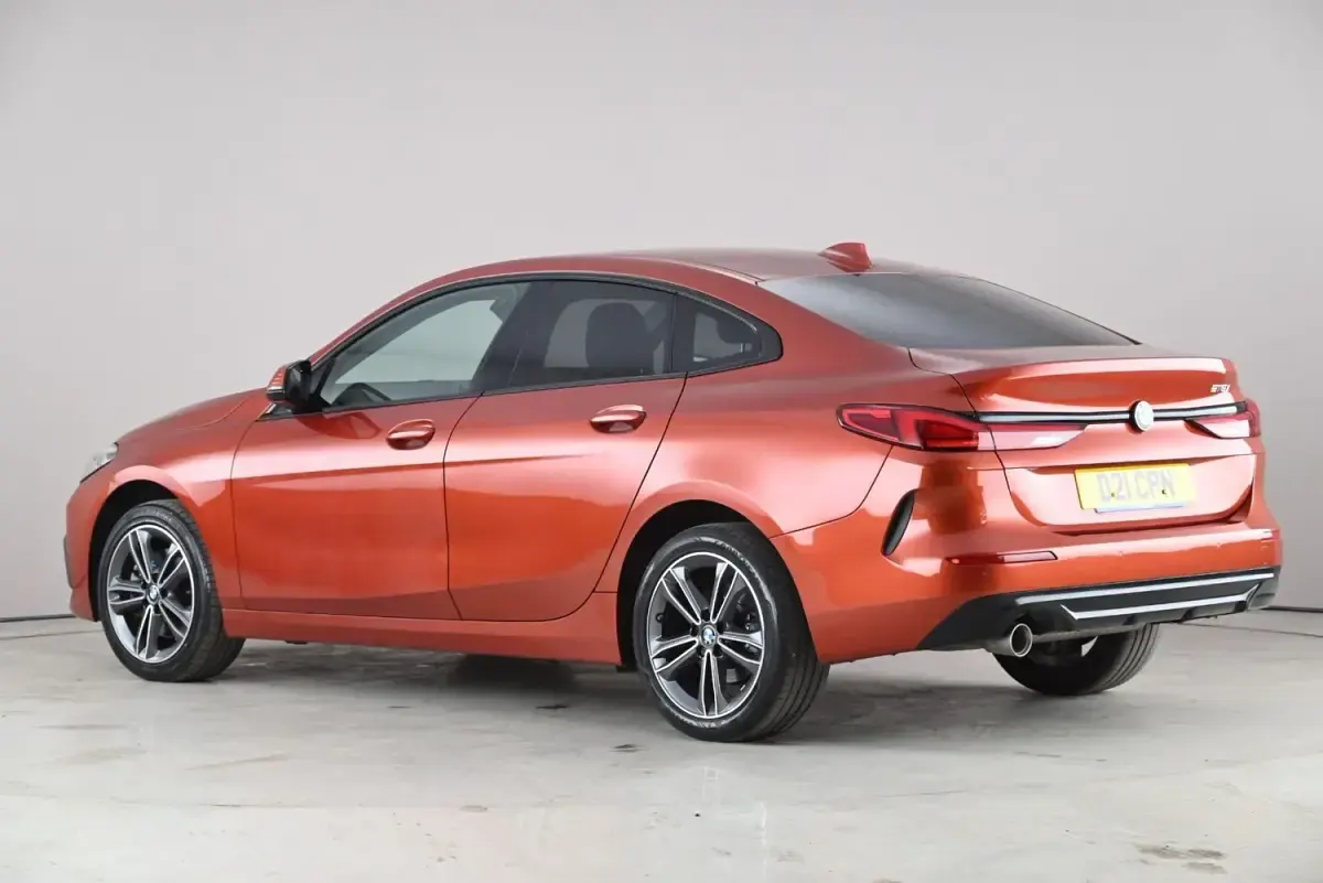 Usado BMW 218 Sport Line 2021 Naranja Coupe